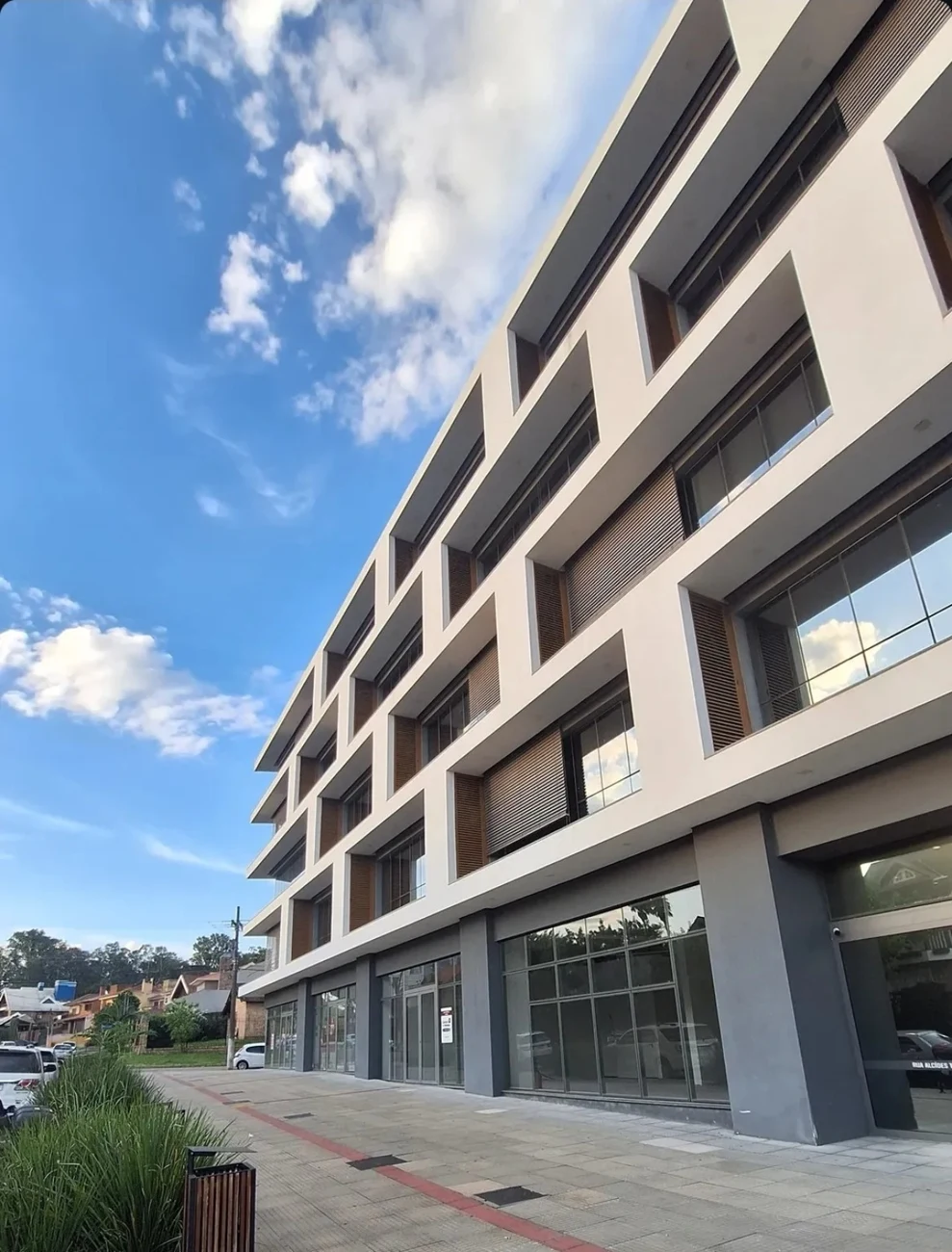 Foto real da fachada do edifício Euro Smart Office em Pelotas.